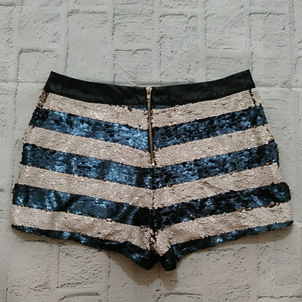 Sequins Striped Shorts đ - Picture 2 of 7